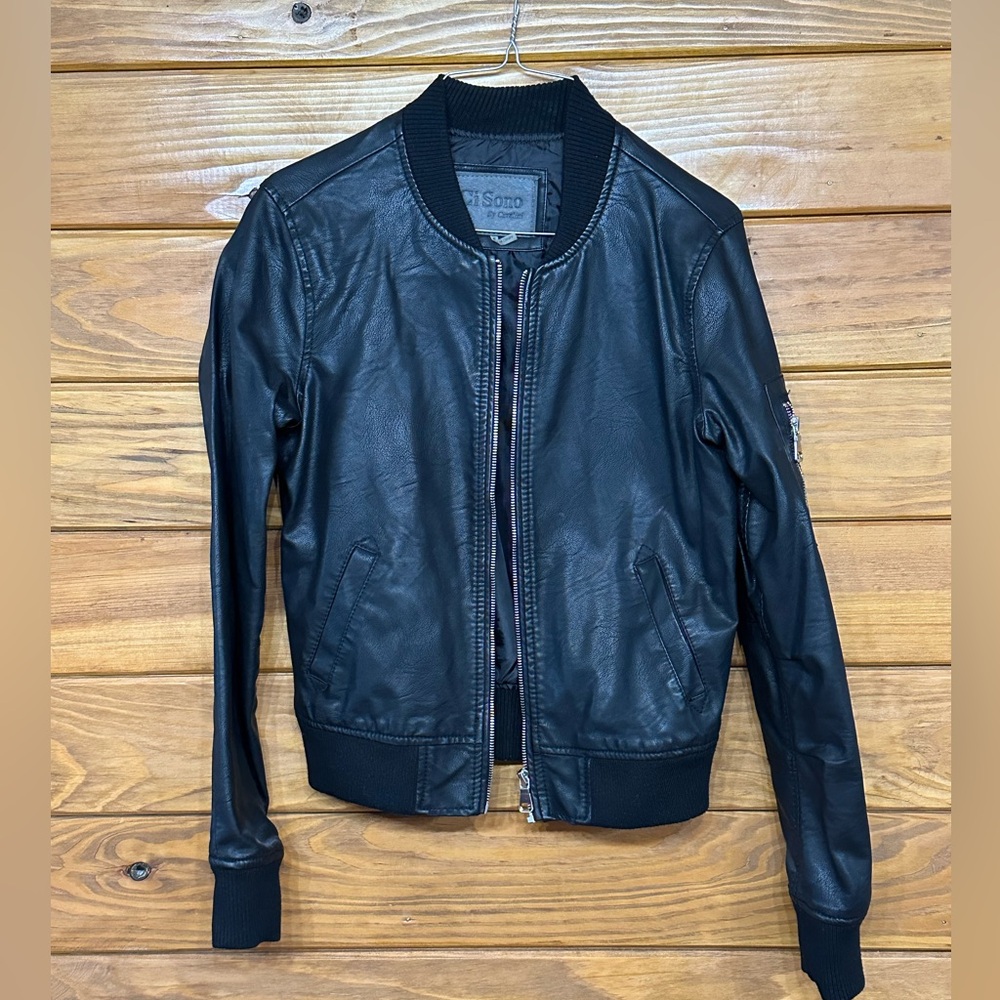 Women’s leather jacket size small.
